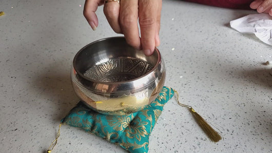 Silver Singing Bowl Meditation - Tibetan Healing Sound Bowl - sevenzings