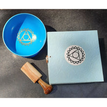 Load image into Gallery viewer, Beginners Chakra Singing Bowl Set in Box - Meditation kit Yoga Reiki Chakra Healing Sound Bowls - sevenzings
