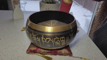 Load and play video in Gallery viewer, 7&quot; Om Mani Padme Hum Mantra Singing Bowl Meditation - Black Tibetan Yoga Reiki Healing Sound Bowl - sevenzings
