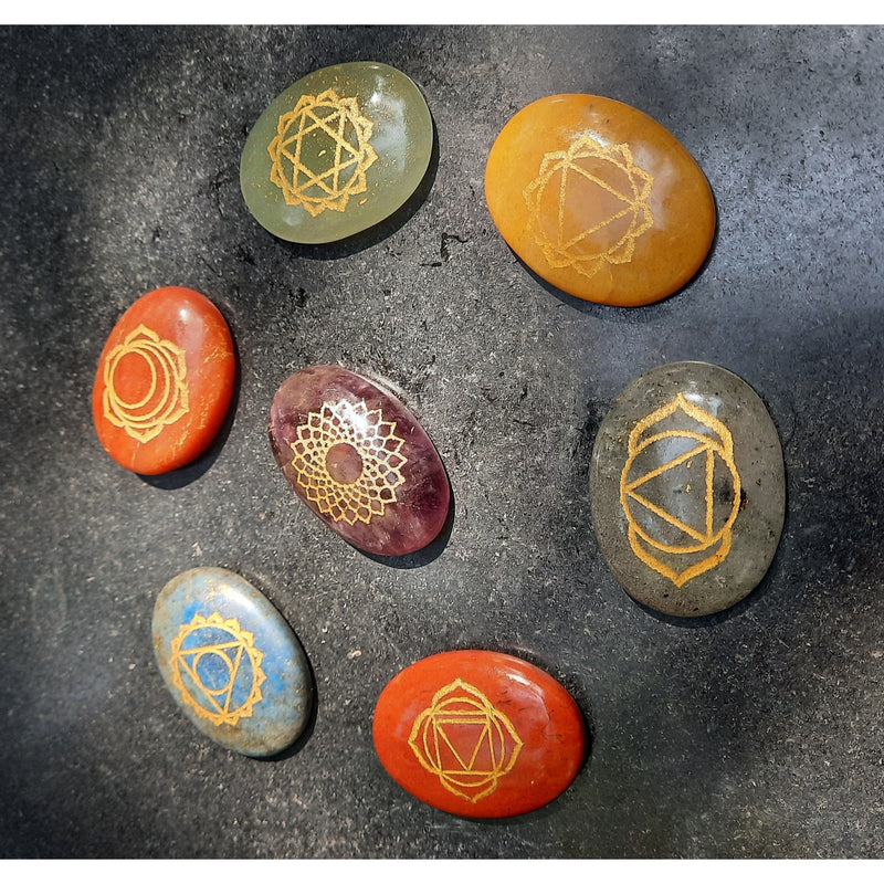 Healing Chakra Stones Set Box 7 Chakra Stone Gift Box - Meditation Mindfulness Healing Crystals Stones Set 7 Chakra Engraved stones - sevenzings